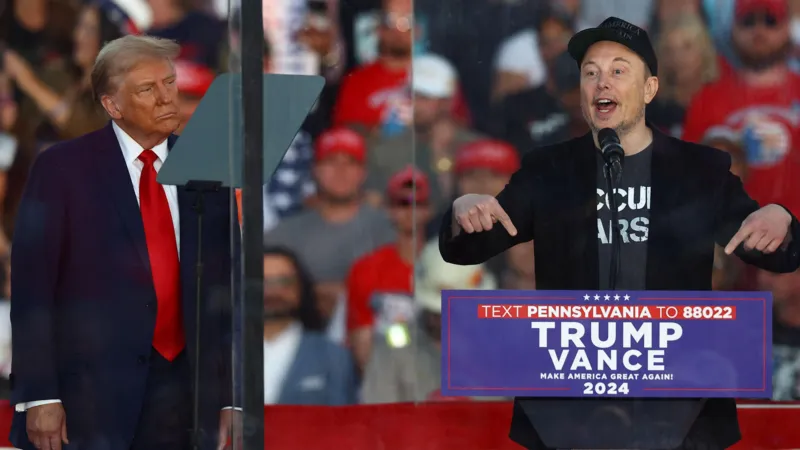 Trump Supporters Rally in Florida Awaiting Election Results with Musk at Mar-a-Lago
